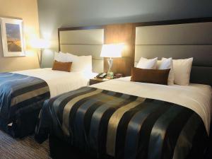 En eller flere senger på et rom på Wingate by Wyndham Kamloops