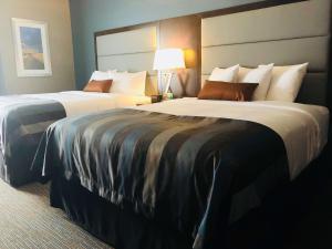 En eller flere senger på et rom på Wingate by Wyndham Kamloops