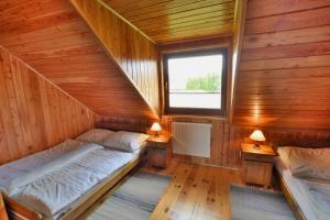 Postel nebo postele na pokoji v ubytování Domy Wypoczynkowe Siedlisko