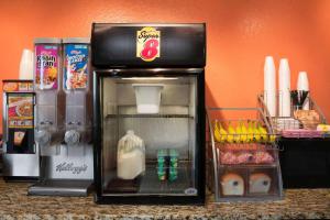 Afbeelding uit fotogalerij van Super 8 by Wyndham Charlotte University in Charlotte