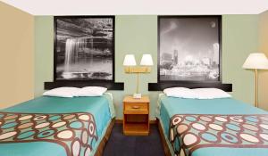 Gallery image of Super 8 by Wyndham Macomb in Macomb