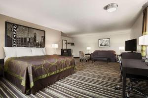 Posezení v ubytování Super 8 by Wyndham Portland Airport