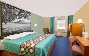 Gallery image of Super 8 by Wyndham Macomb in Macomb