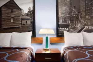 Afbeelding uit fotogalerij van Super 8 by Wyndham Charlotte University in Charlotte