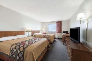 A television and/or entertainment centre at Super 8 by Wyndham Smithville