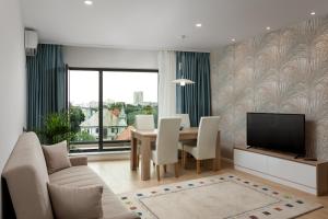 TV a/nebo společenská místnost v ubytování Athina Suites Hotel