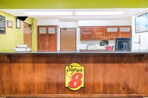 Kuchyň nebo kuchyňský kout v ubytování Super 8 by Wyndham Harlingen TX