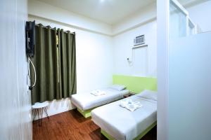 Postel nebo postele na pokoji v ubytování Sulit Budget Hotel near Dgte Airport Citimall + 24 fotografií