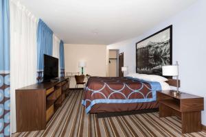 Gallery image of Super 8 by Wyndham Longmont/Twin Peaks in Longmont