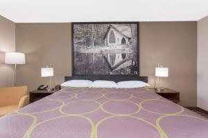Voodi või voodid majutusasutuse Super 8 by Wyndham Columbus Airport toas