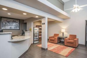 Coin salon dans l'établissement Super 8 by Wyndham Boise