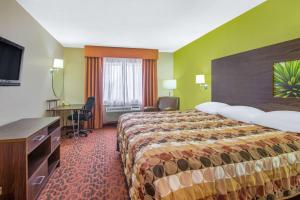 A bed or beds in a room at Super 8 by Wyndham Portales