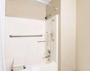 Gallery image of Super 8 by Wyndham Keokuk in Keokuk