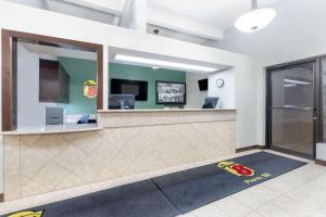 Predvorje ili recepcija u objektu Super 8 by Wyndham Pierre SD