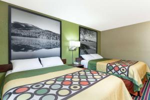 Gallery image of Super 8 by Wyndham Bath Hammondsport Area in Bath