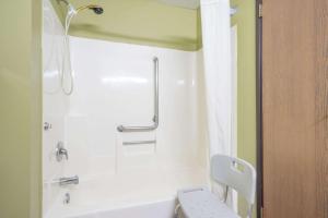 Bagno di Super 8 by Wyndham Red Wing