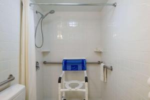 Gallery image of Super 8 by Wyndham White River Junction in White River Junction +32 photos