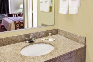 Gallery image of Super 8 by Wyndham Walterboro in Walterboro