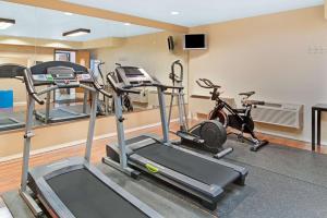 Fitness centrum a/nebo fitness zařízení v ubytování Super 8 by Wyndham Spokane/West