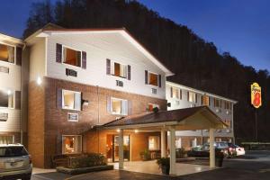 Imagen de la galería de Super 8 by Wyndham Prestonsburg, en Prestonsburg