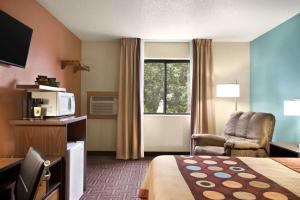 Gallery image of Super 8 by Wyndham Salem in Salem +21 photos