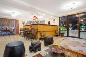 a living room with a table and some chairs at Days Inn by Wyndham Lake City in Lake City