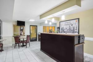 a lobby with a bar and a dining room at Super 8 by Wyndham Dandridge in Dandridge