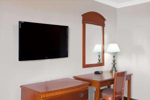 Gallery image of Super 8 by Wyndham Hollywood/LA Area in Los Angeles