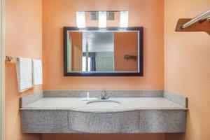 Koupelna v ubytování Premier Inn + 9 fotografií