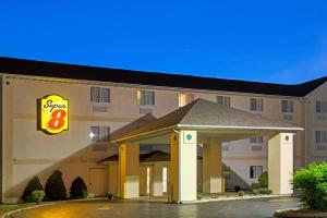 Super 8 by Wyndham Pontoon Beach IL/St. Louis MO Area