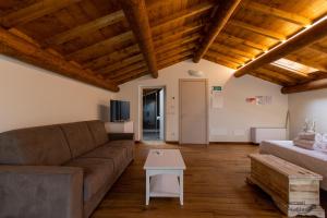 a living room with a couch and a table at Portami in Collina in San Martino Buon Albergo