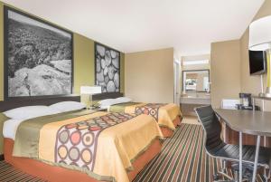 Posezení v ubytování Super 8 by Wyndham Bryant Little Rock Area
