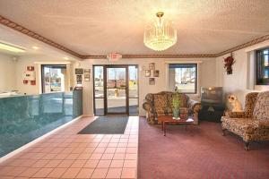a living room with a swimming pool and a chandelier at Super 8 by Wyndham Bryant Little Rock Area in Bryant