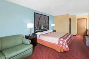 Super 8 by Wyndham Troy IL/St. Louis Area