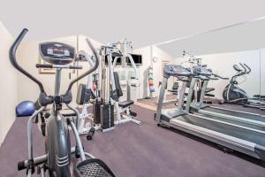 Fitness centrum a/nebo fitness zařízení v ubytování Super 8 by Wyndham Camp Springs/Andrews AFB DC Area + 5 fotografií