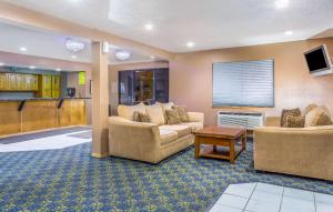Χώρος καθιστικού στο Super 8 by Wyndham Mesa Gilbert