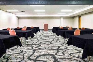 Imagen de la galería de Days Inn & Suites by Wyndham Wausau, en Wausau