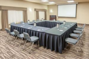 Konferenční prostory v ubytování Ramada by Wyndham Drumheller Hotel & Suites