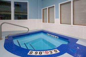 Gallery image of Super 8 by Wyndham Midland in Midland