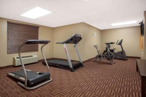 Gallery image of Super 8 by Wyndham Midland in Midland +38 photos