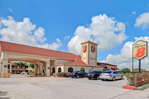 Gallery image of Super 8 by Wyndham Houston Hobby Airport South in Houston