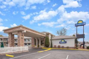 a front view of a la mesa inn at Days Inn by Wyndham Grand Junction in Grand Junction