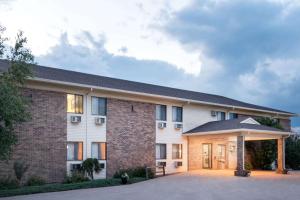 a rendering of the front of a building at Super 8 by Wyndham Milbank SD in Milbank