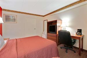 Postel nebo postele na pokoji v ubytování Travelodge by Wyndham Parsippany