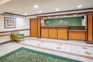 a waiting room with a green chalkboard and a desk at Baymont by Wyndham Madison Heights Detroit Area in Madison Heights +59 photos