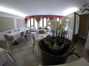 Fotografie z fotogalerie ubytování Hotel Ristorante Centrale v destinaci Vestone