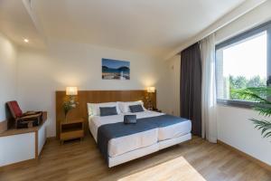 Llit o llits en una habitació de Hotel Palacio de Aiete
