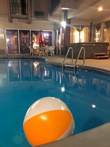 Bazén v ubytování FairBridge Inn & Suites - Lewiston nebo v jeho okolí