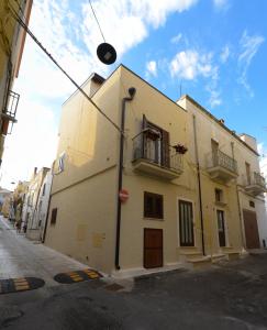 a building on the side of a street at Dimora Civitas Severiana in Montescaglioso