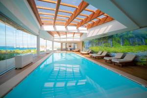 Bazén v ubytování Ramla Bay Resort nebo v jeho okolí